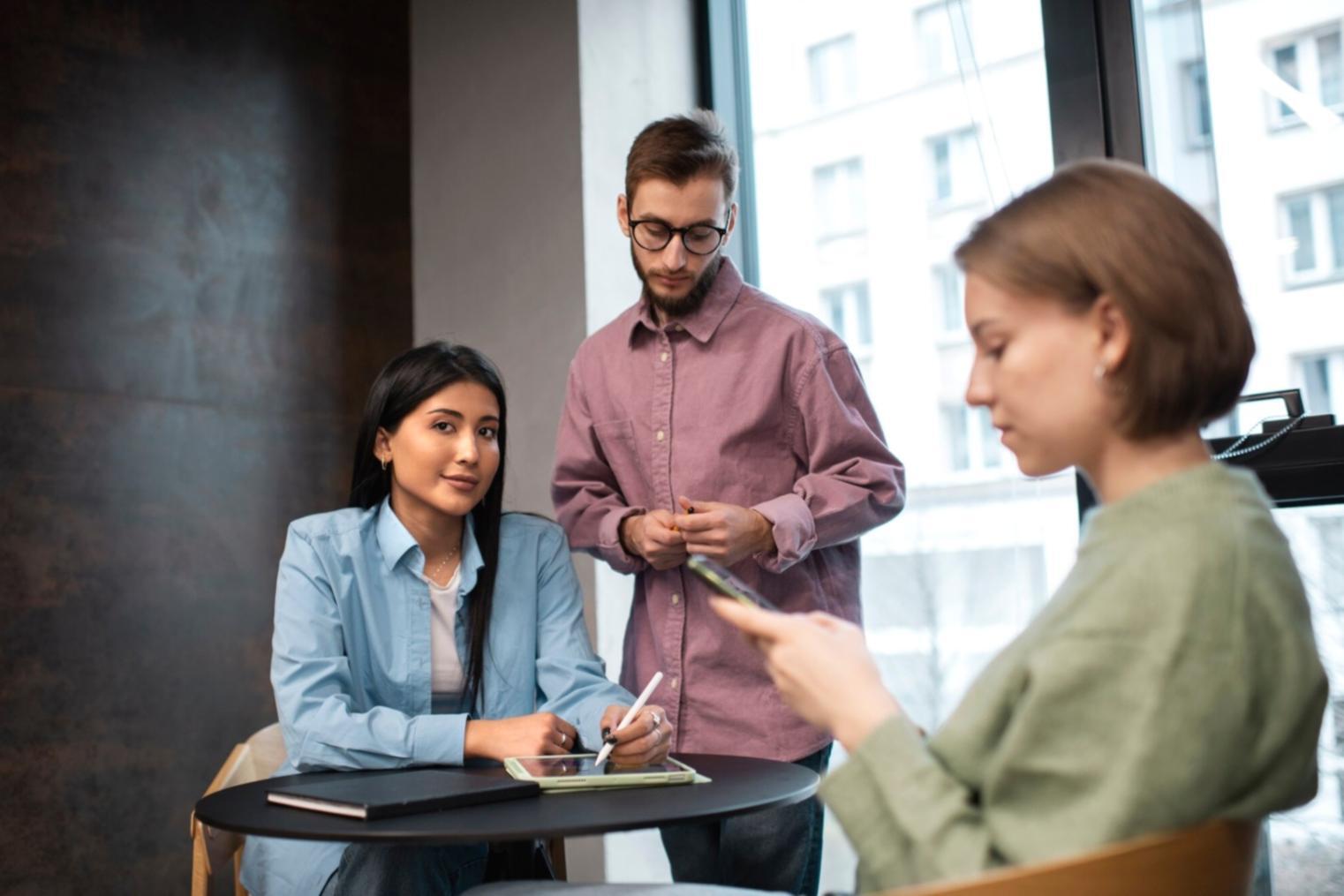 Analyse de données financières lors d'une session de travail